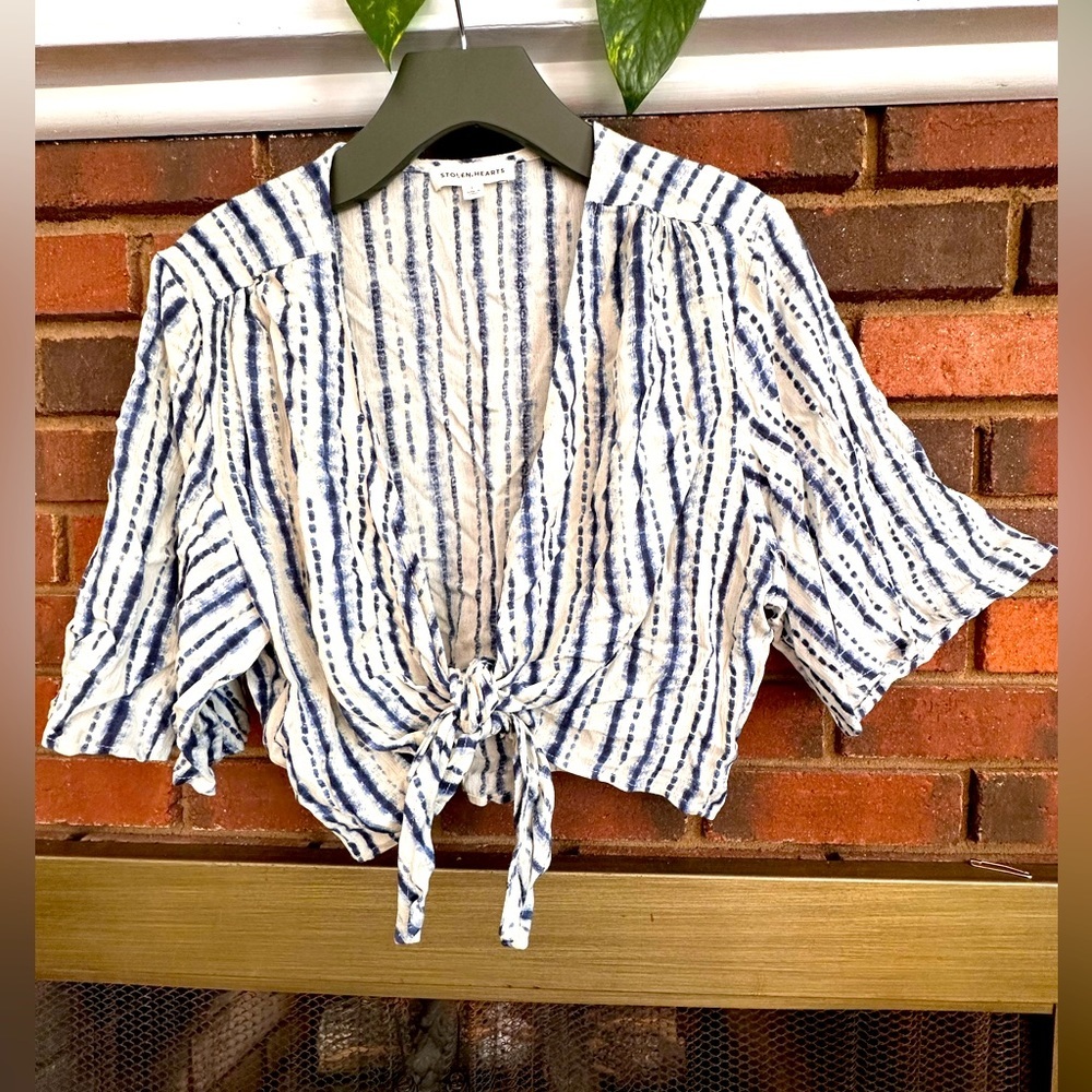 🛍️ Stolen Hearts.  Open front top Great condition.